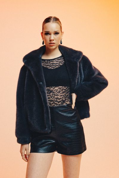 Blouson matière duveteuse col montant
