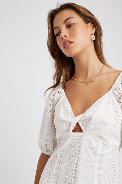 Robe courte broderie anglaise