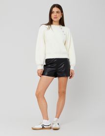 Pull fluffy boutons bijoux