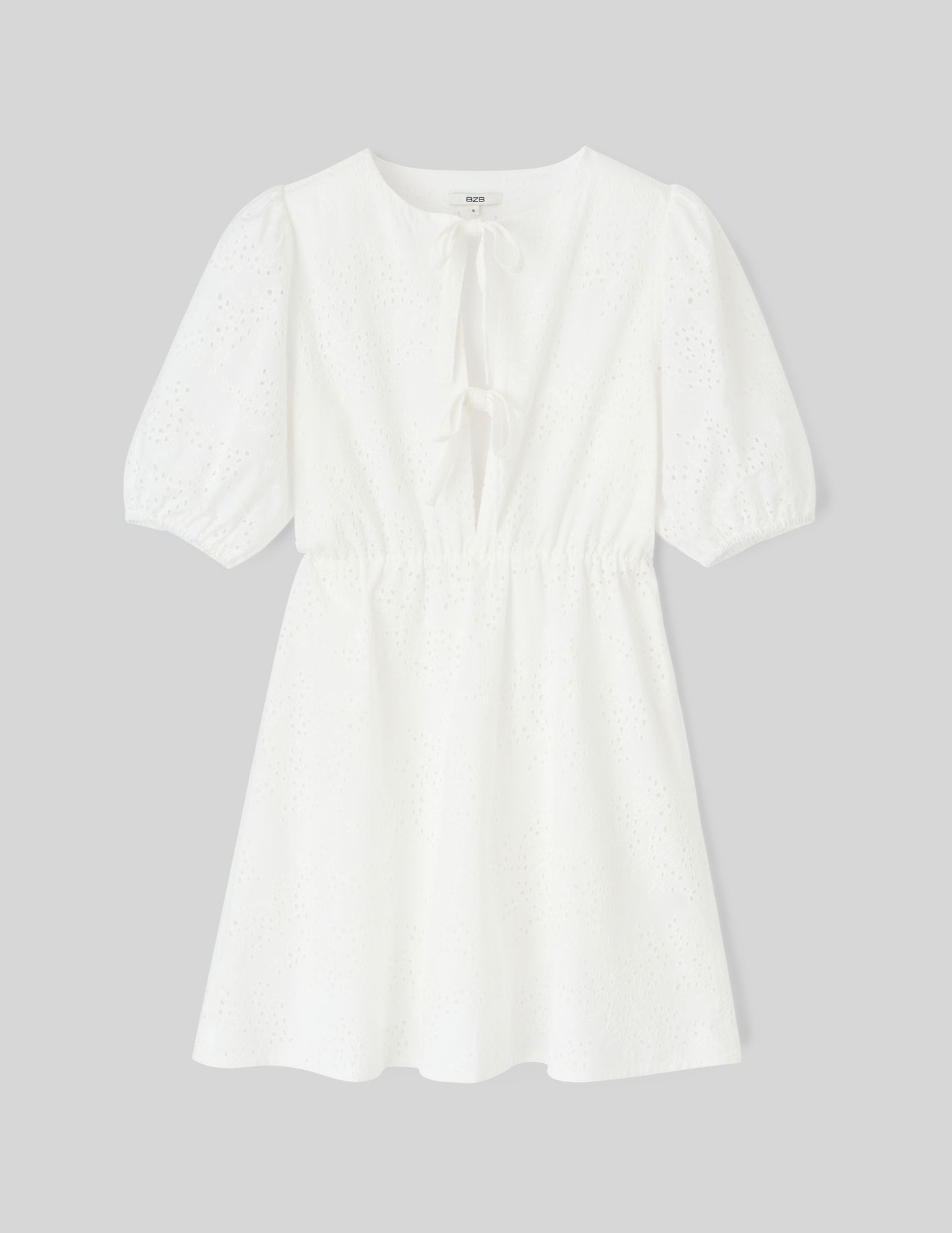 Robe courte en broderie anglaise