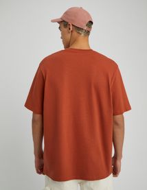 T-shirt broderie poitrine