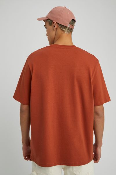 T-shirt broderie poitrine