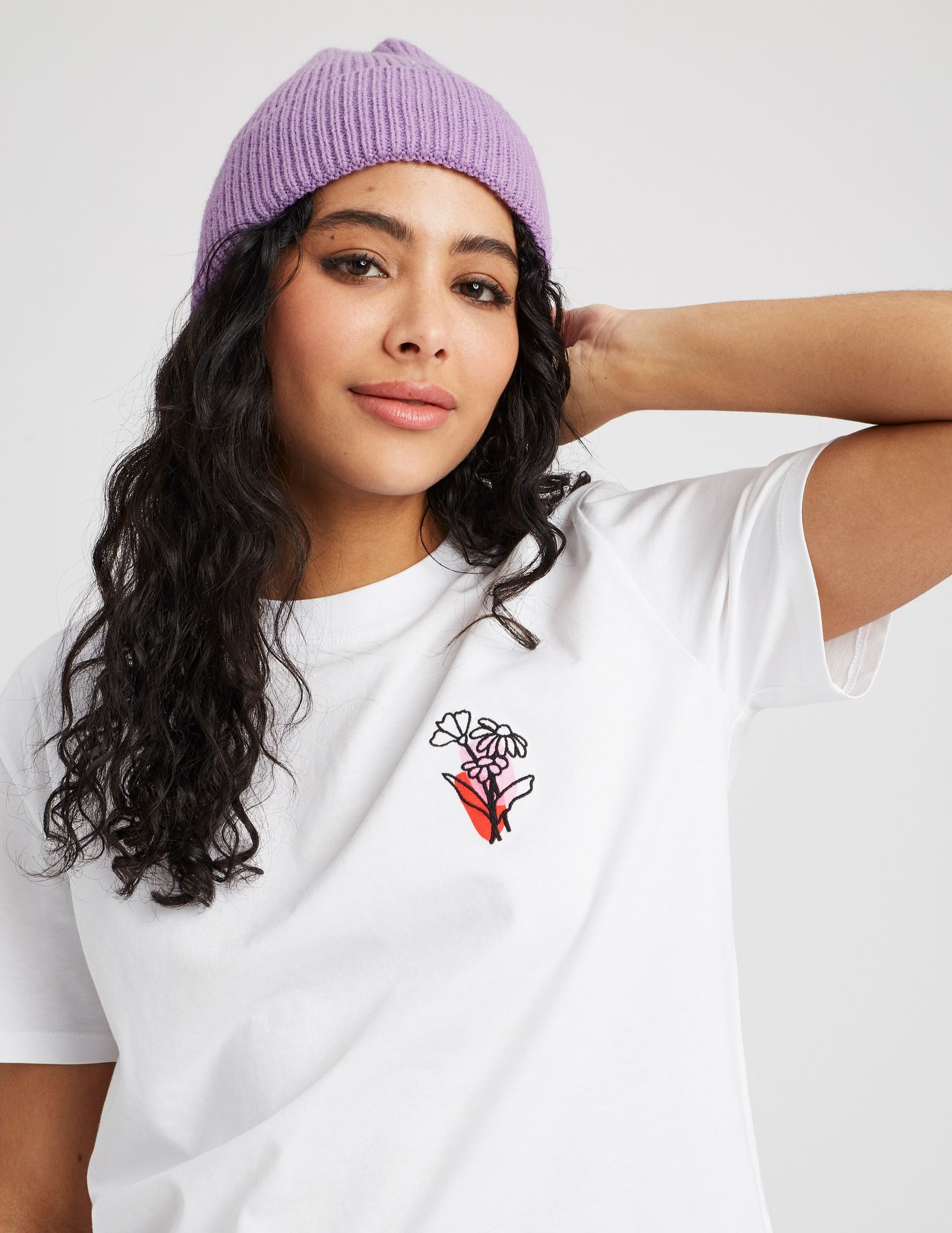 T-shirt broderie poitrine fleurs