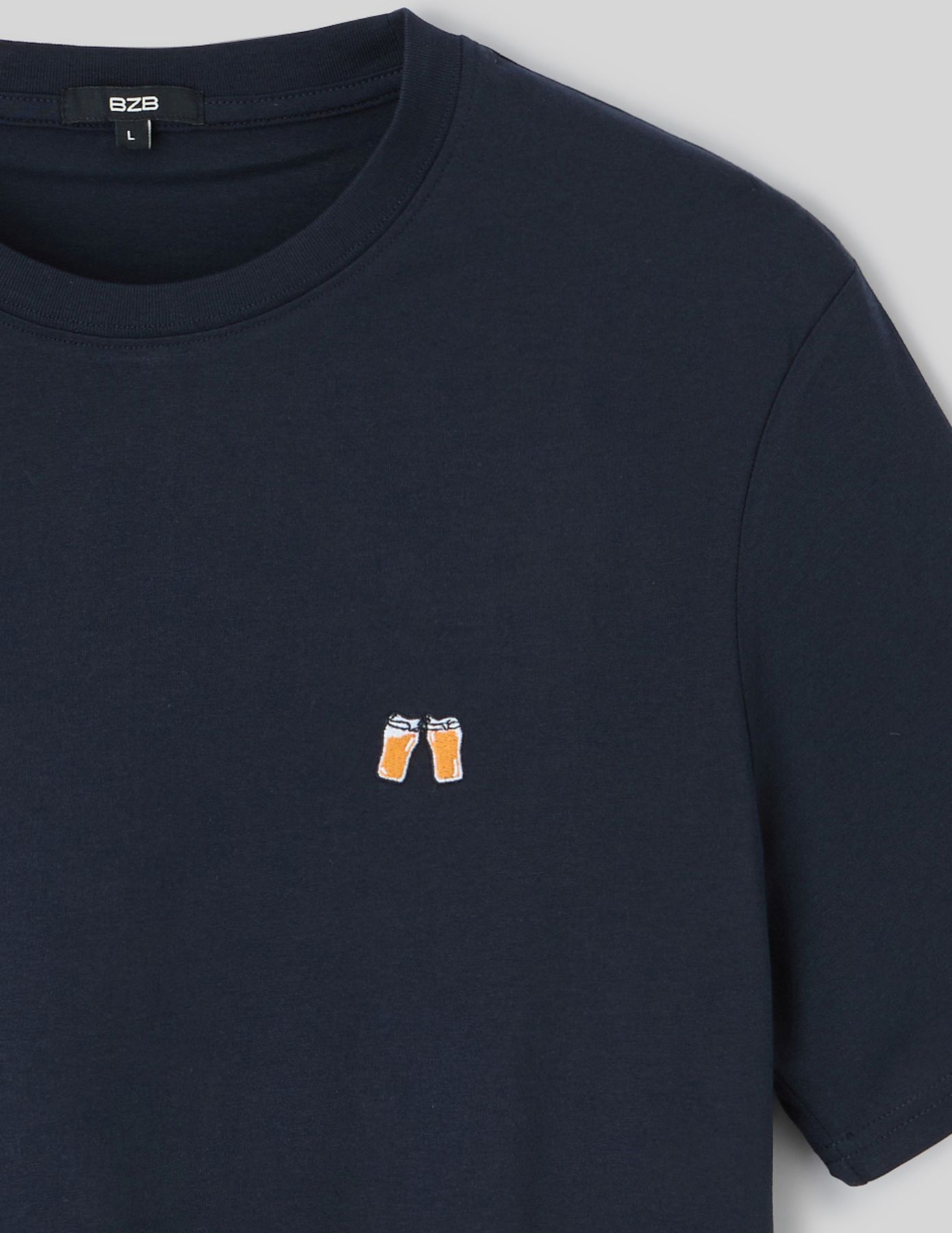 T-shirt broderie poitrine