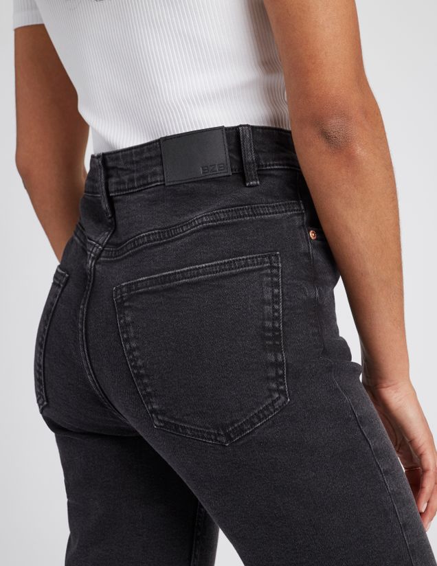 Jean mom fit