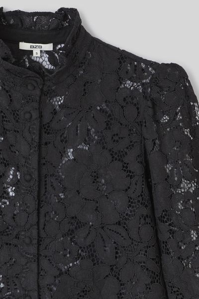 Chemise en dentelle