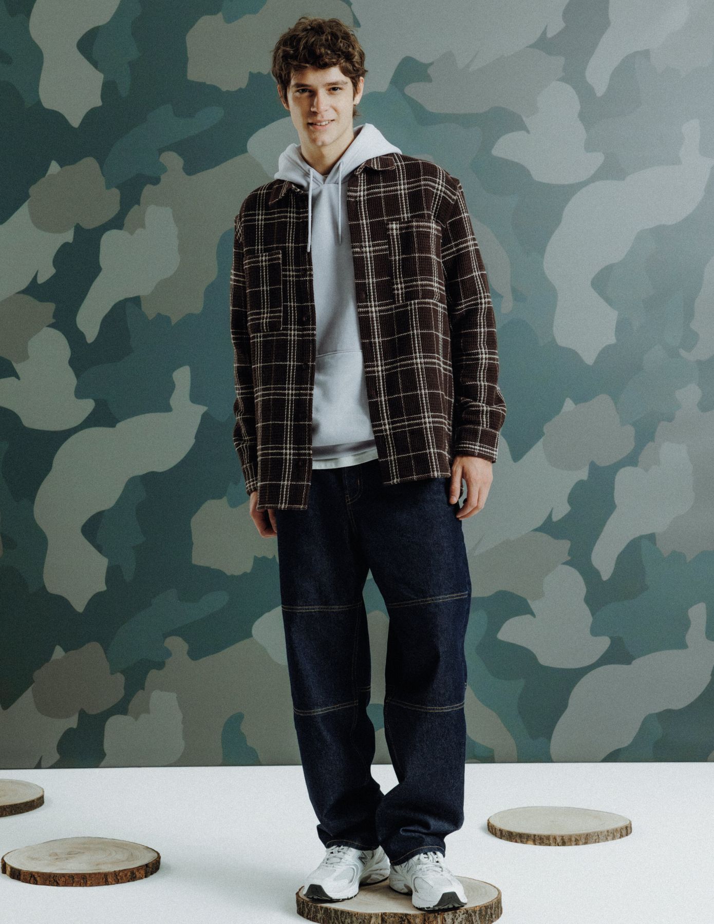 Jean loose &agrave; d&eacute;coupes