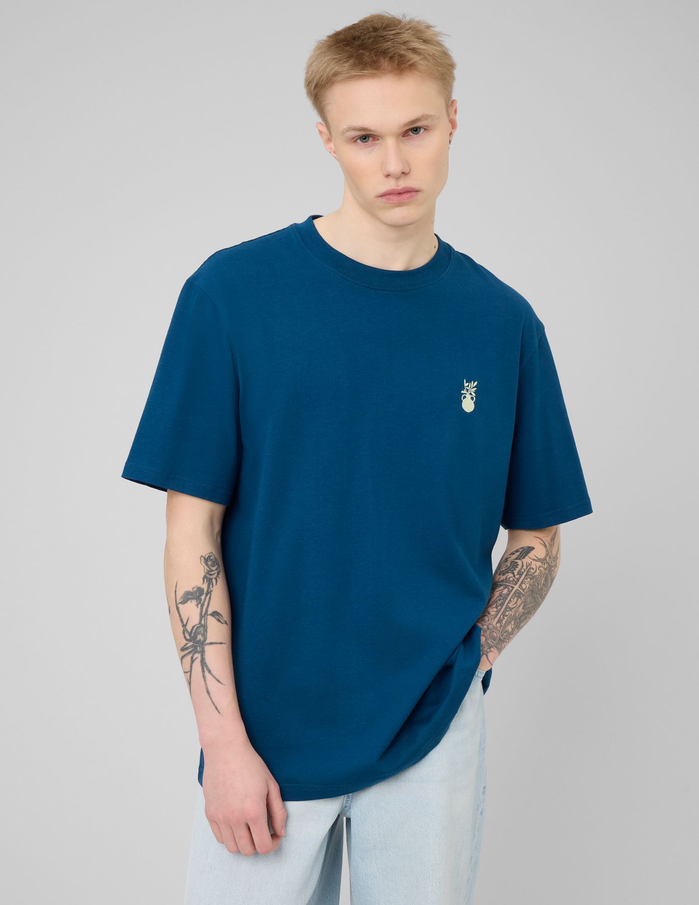 T-shirt broderie poitrine