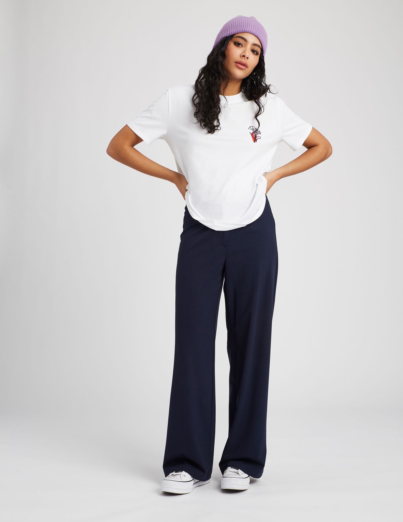 T-shirt broderie poitrine fleurs