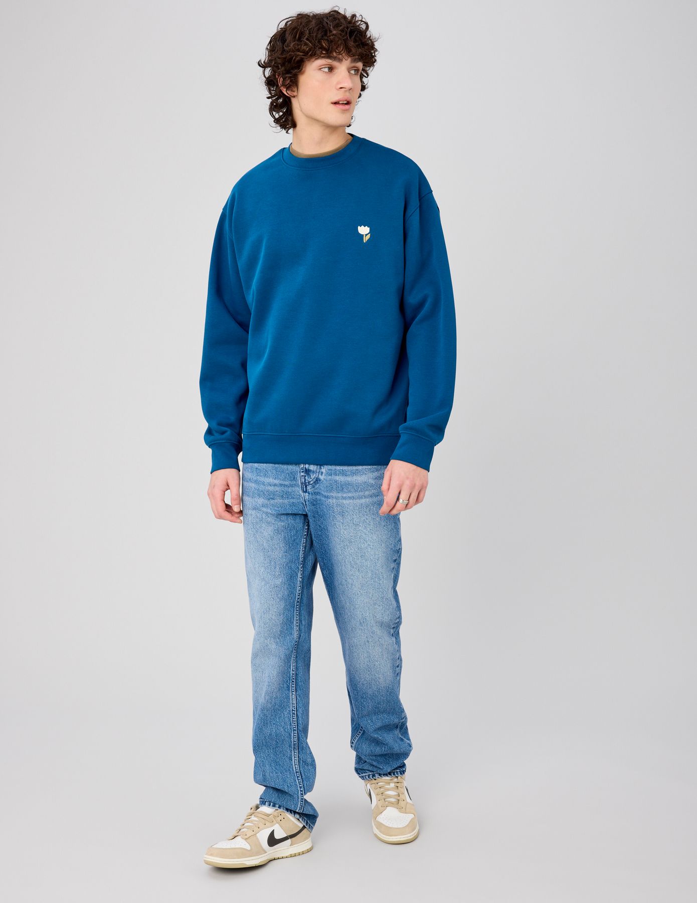 Sweat broderie poitrine