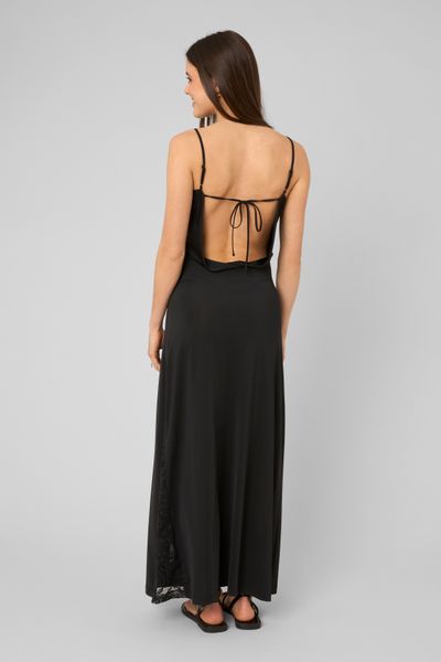 Robe longue avec empi&egrave;cements en dentelle