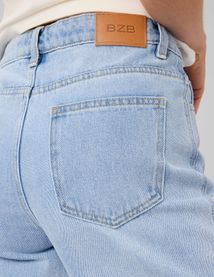 Jean wide leg &agrave; strass