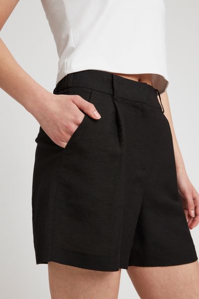 Short à pinces en lin
