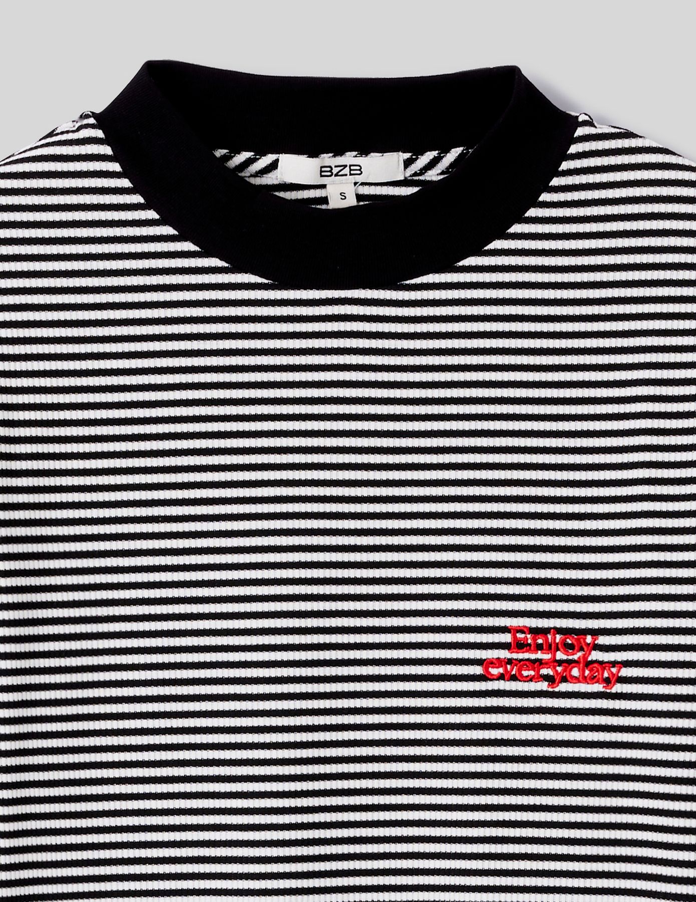 T-shirt brodé rayé