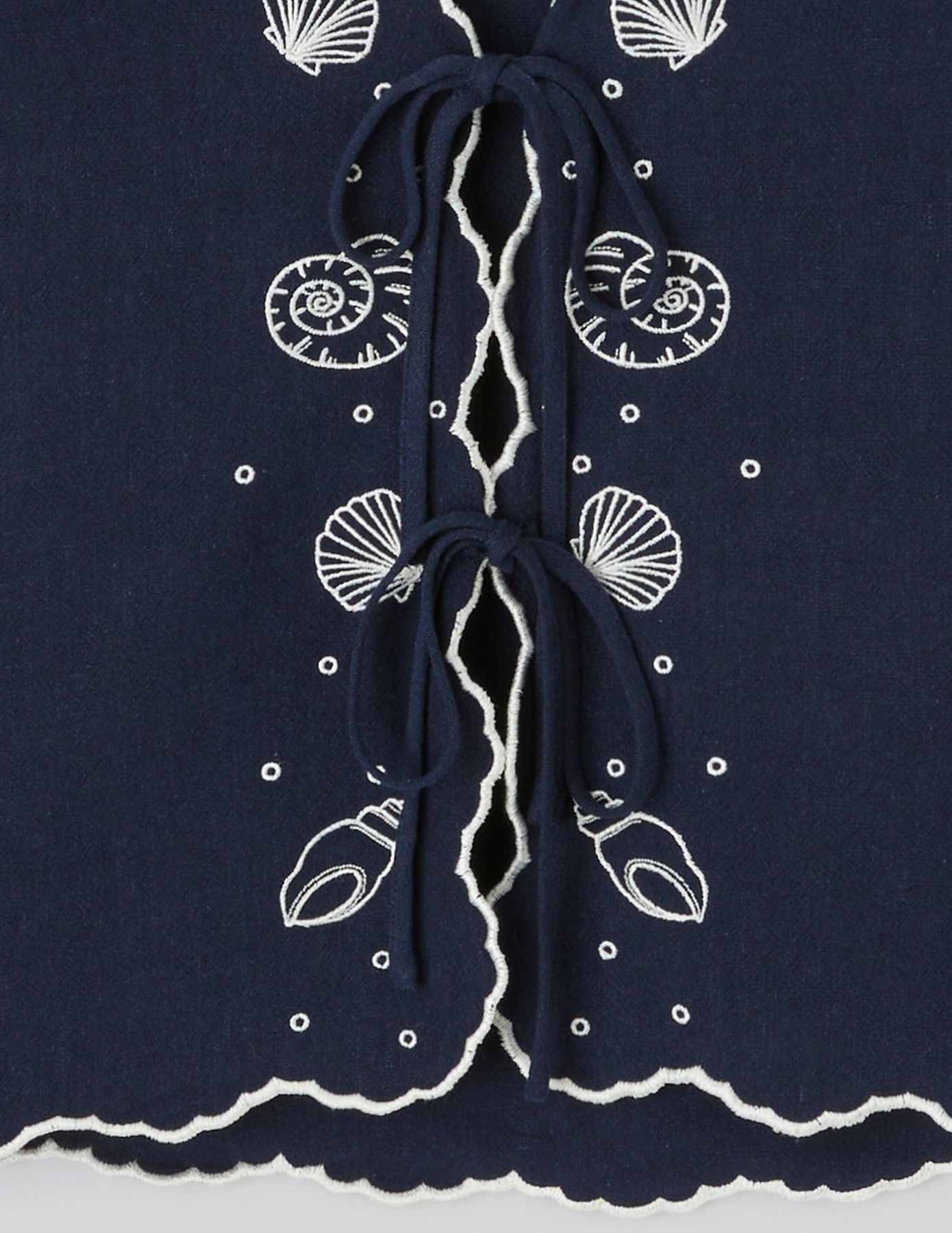 Top brod&eacute; &agrave; nouer