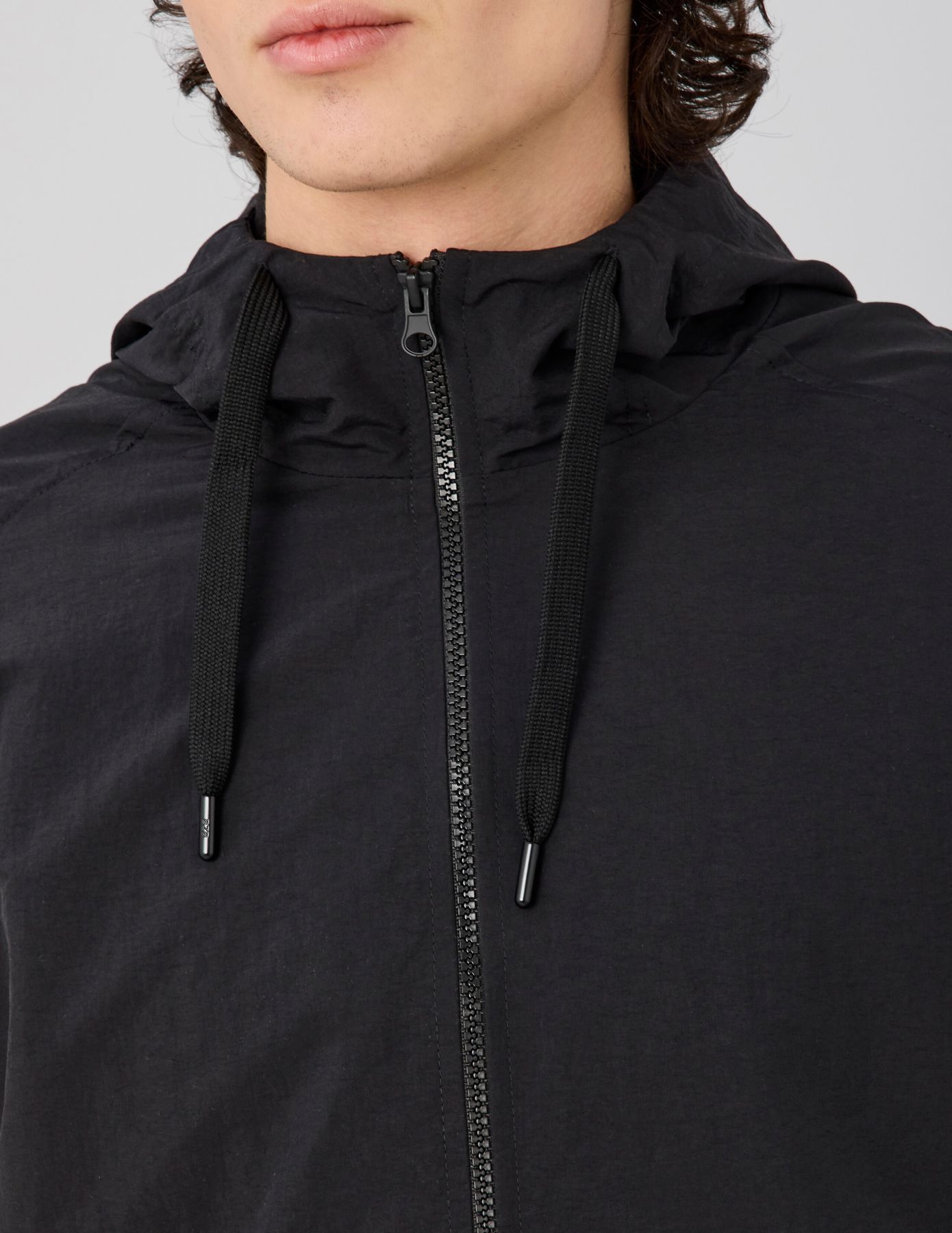 Blouson coup vent &agrave; capuche