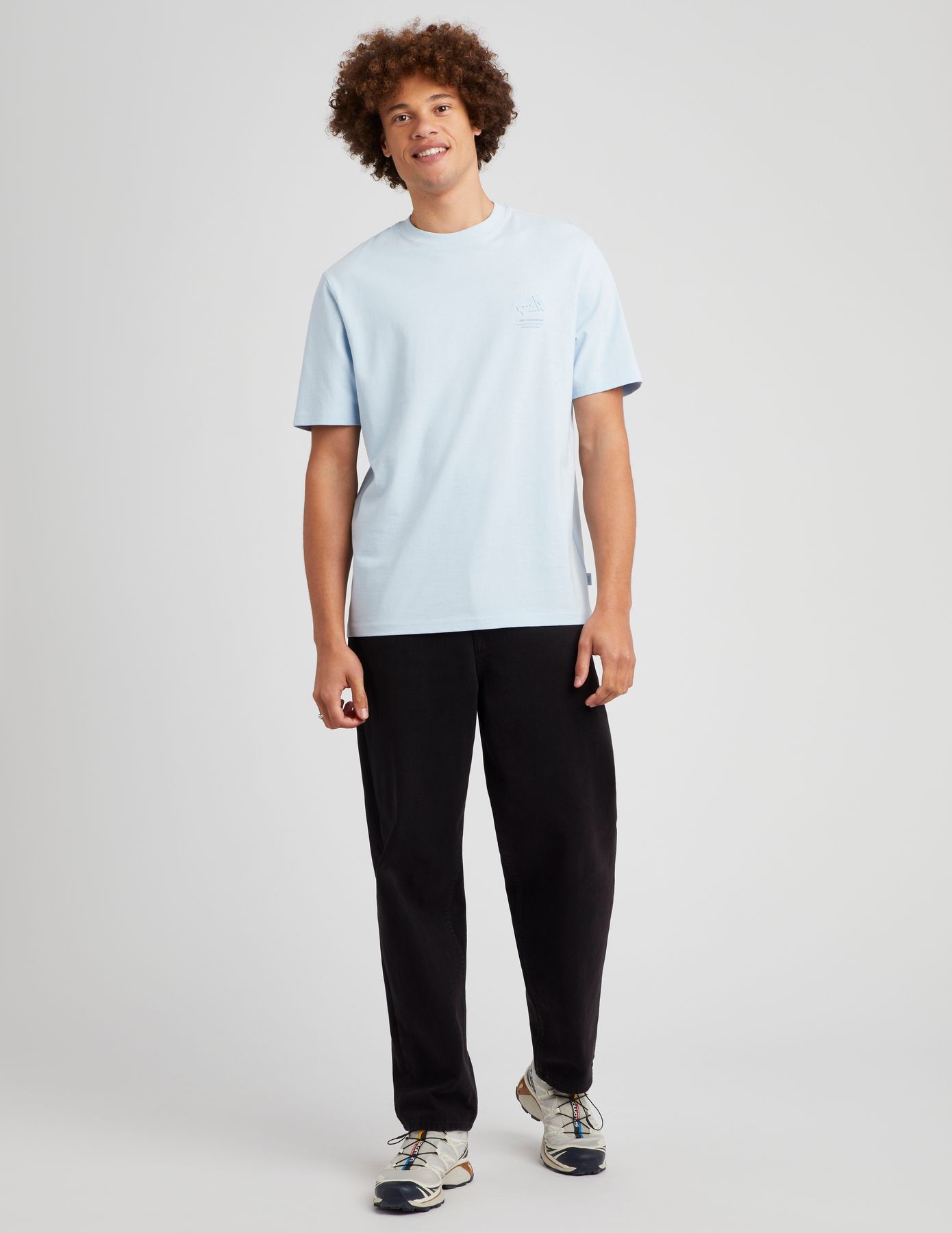 T-shirt broderie poitrine
