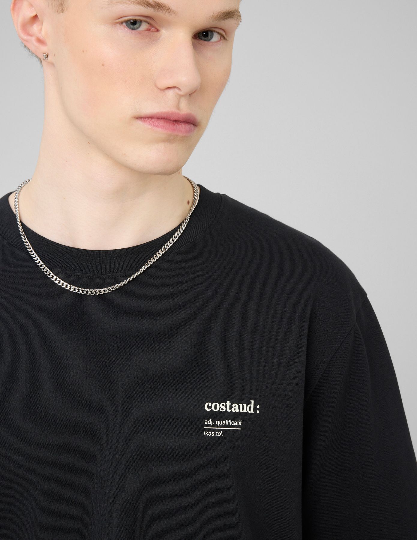 T-shirt broderie poitrine