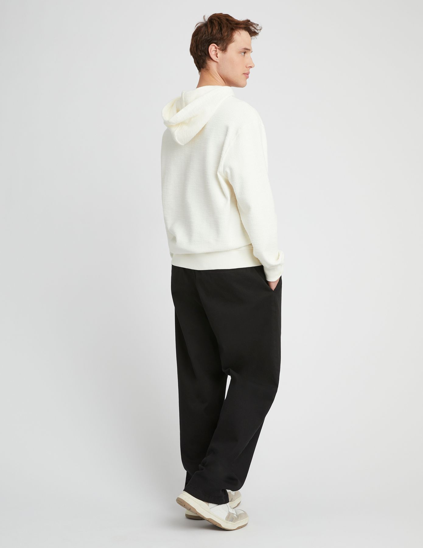 Sweat capuche broderie poitrine