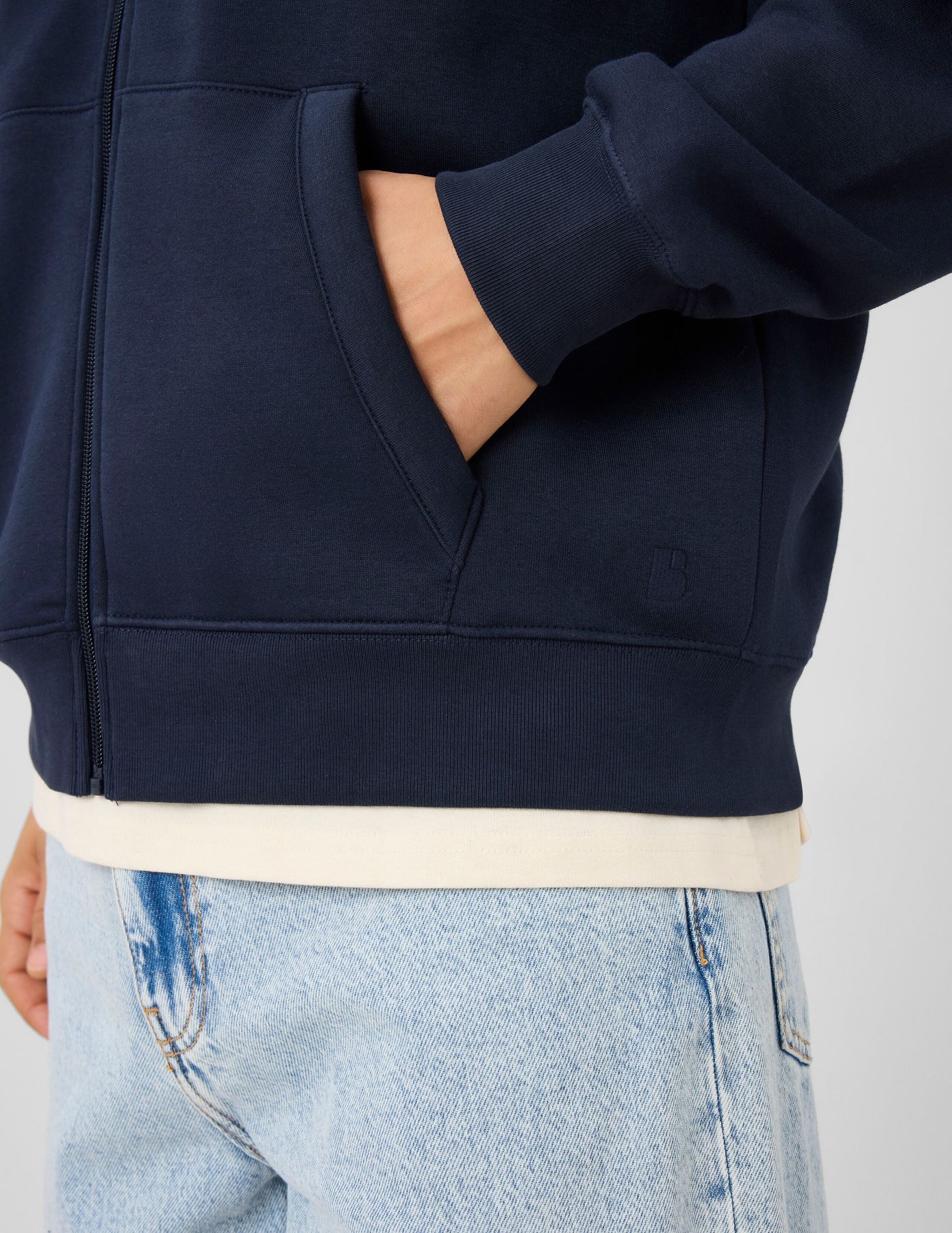 Sweat zipp&eacute; &agrave; capuche