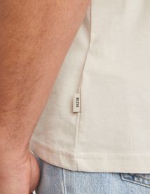 T-shirt broderie poitrine