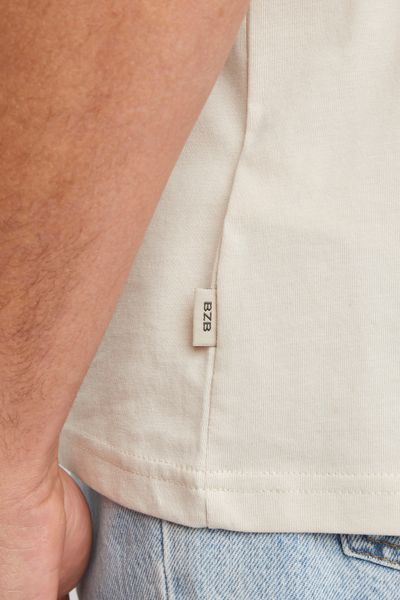 T-shirt broderie poitrine