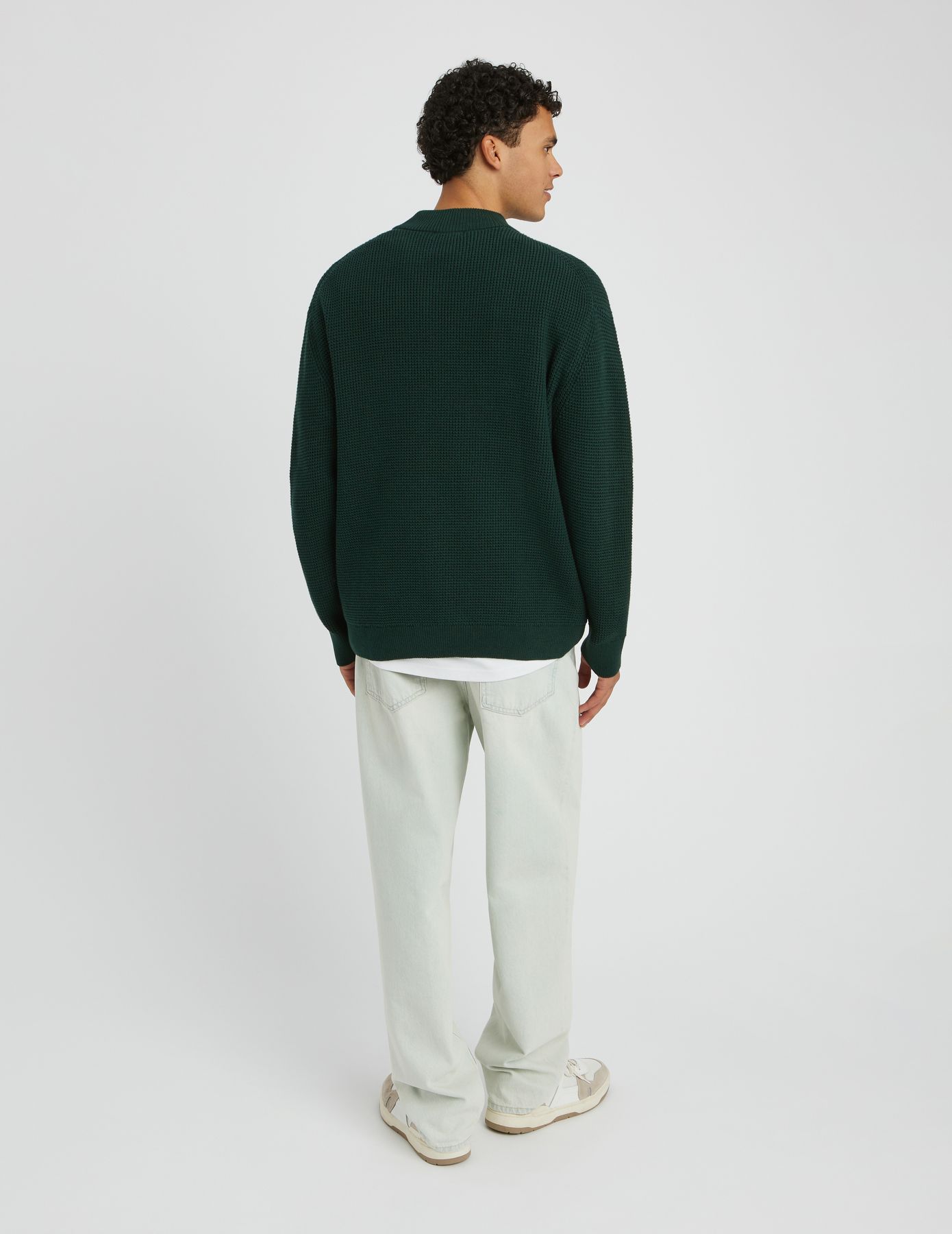 Pull col montant reli&eacute;f&eacute;