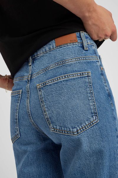 Jean mom fit