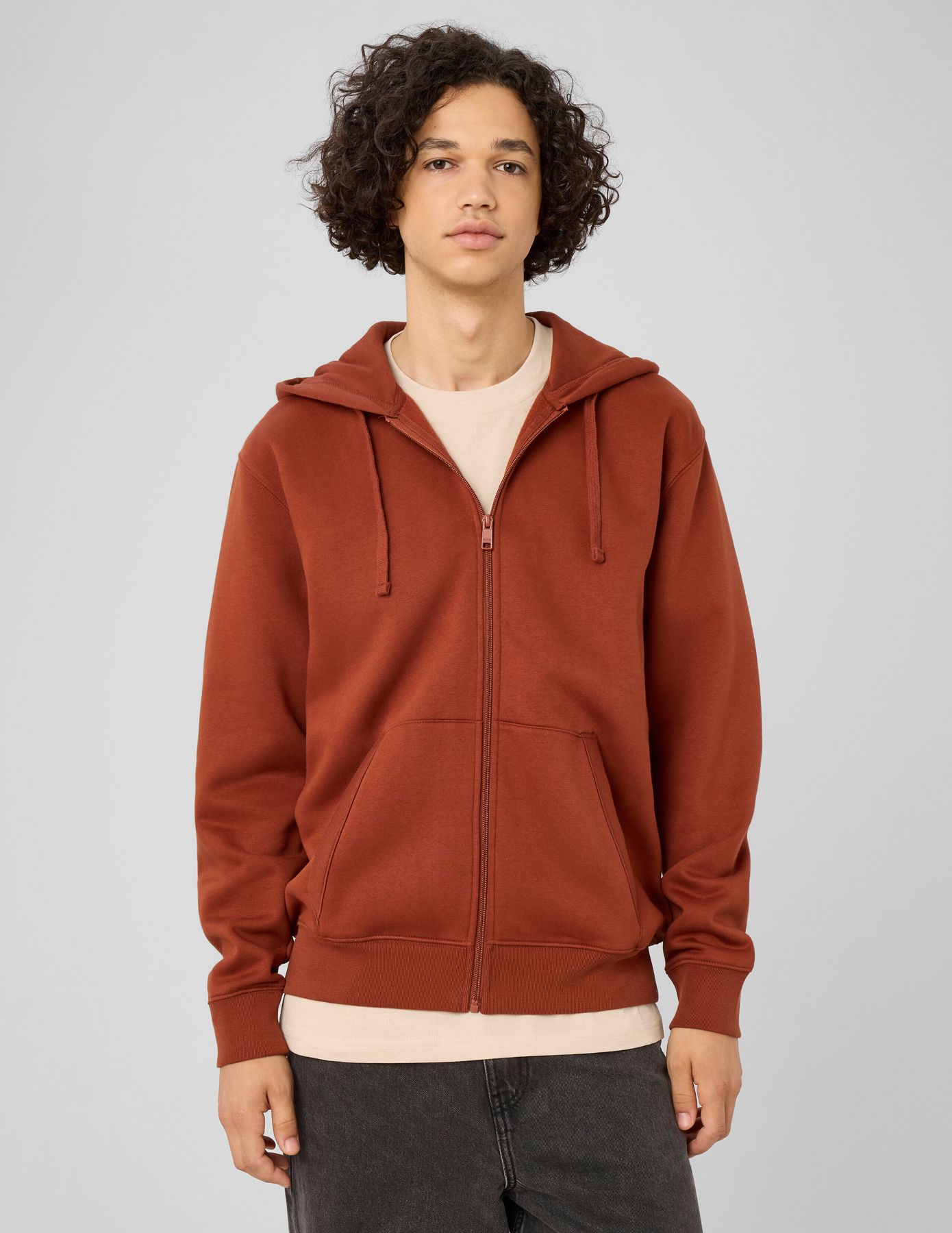 Sweat zipp&eacute; &agrave; capuche