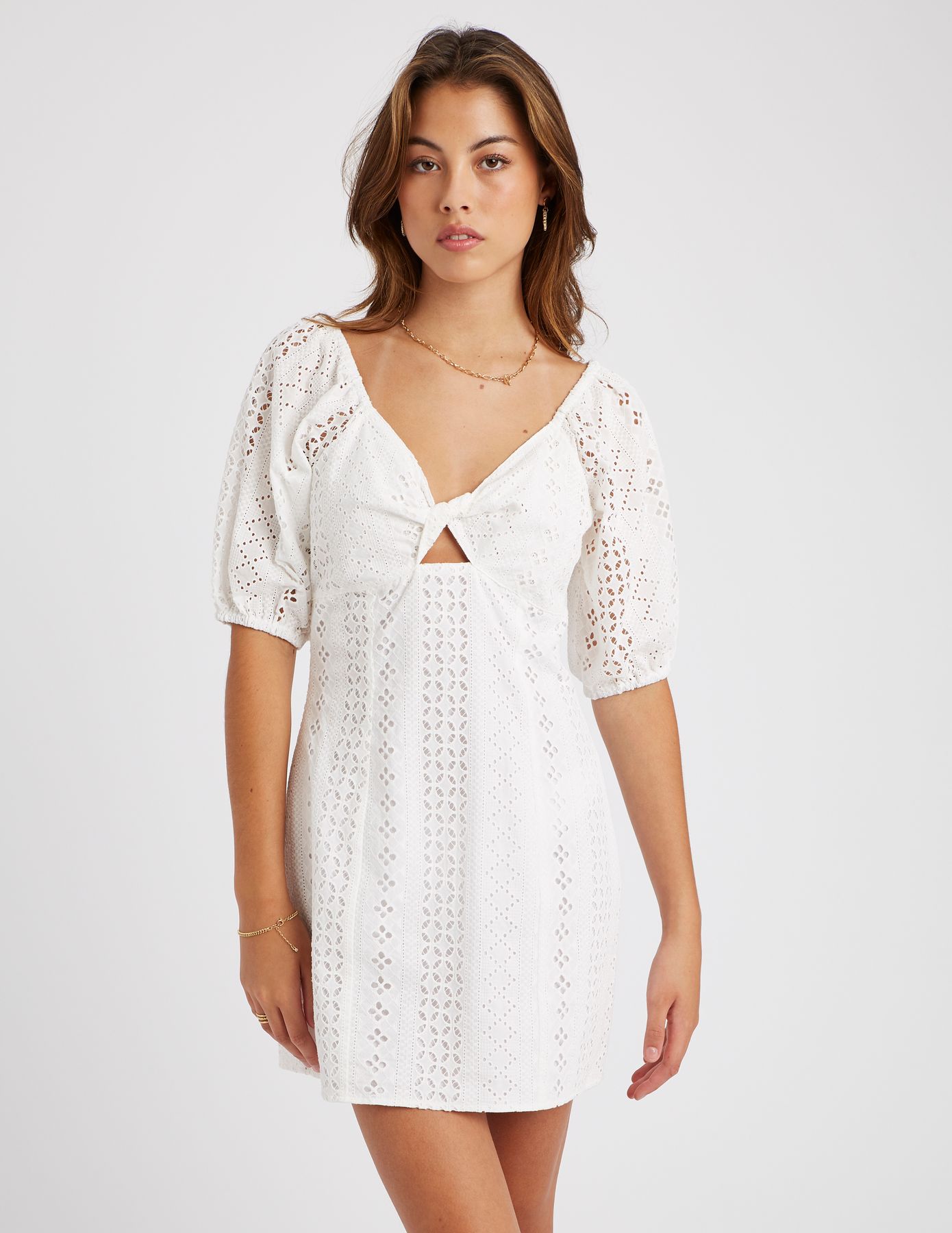 Robe courte broderie anglaise