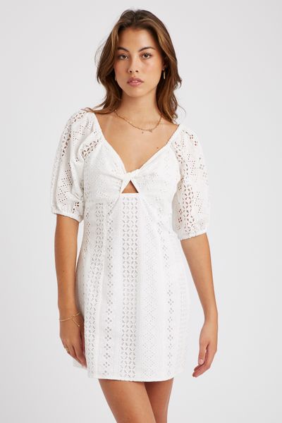 Robe courte broderie anglaise