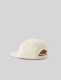 Casquette plate brod&eacute;e