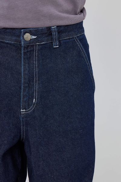 Jean skater &agrave; d&eacute;coupes