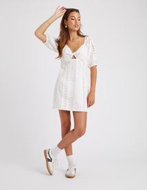 Robe courte broderie anglaise