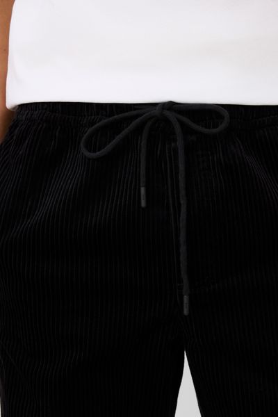 Pantalon velours c&ocirc;tel&eacute;