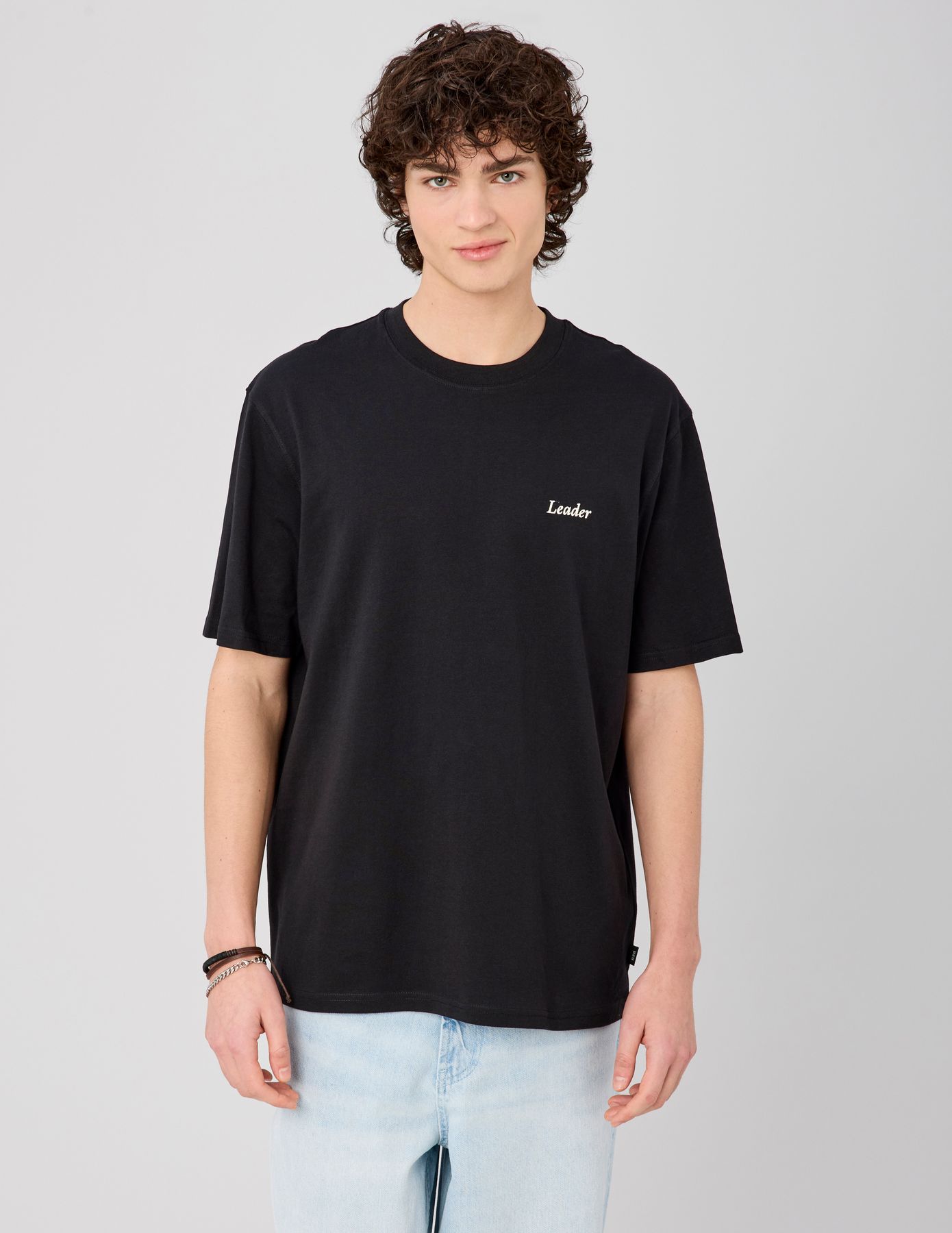 T-shirt broderie poitrine