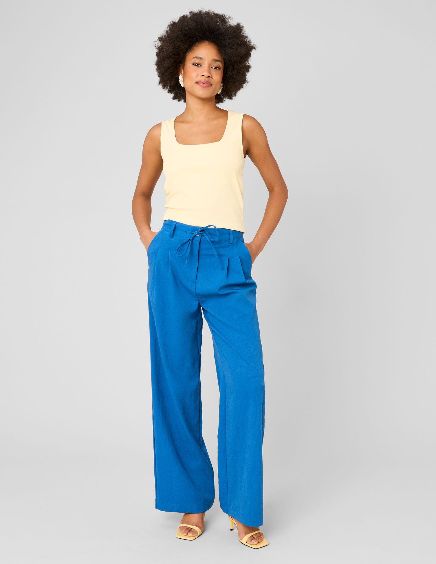 D&eacute;bardeur avec d&eacute;tail de n&oelig;ud au dos