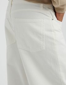 Jean loose