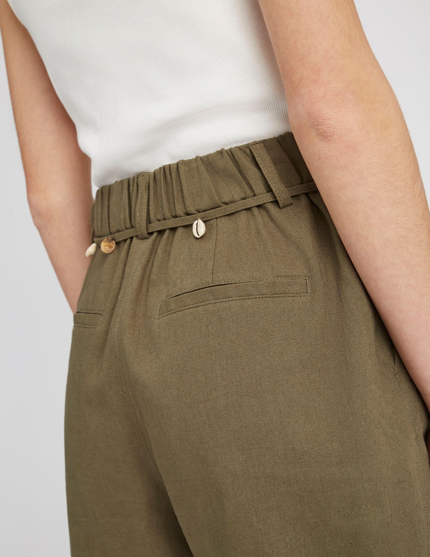 Short en lin avec ceinture