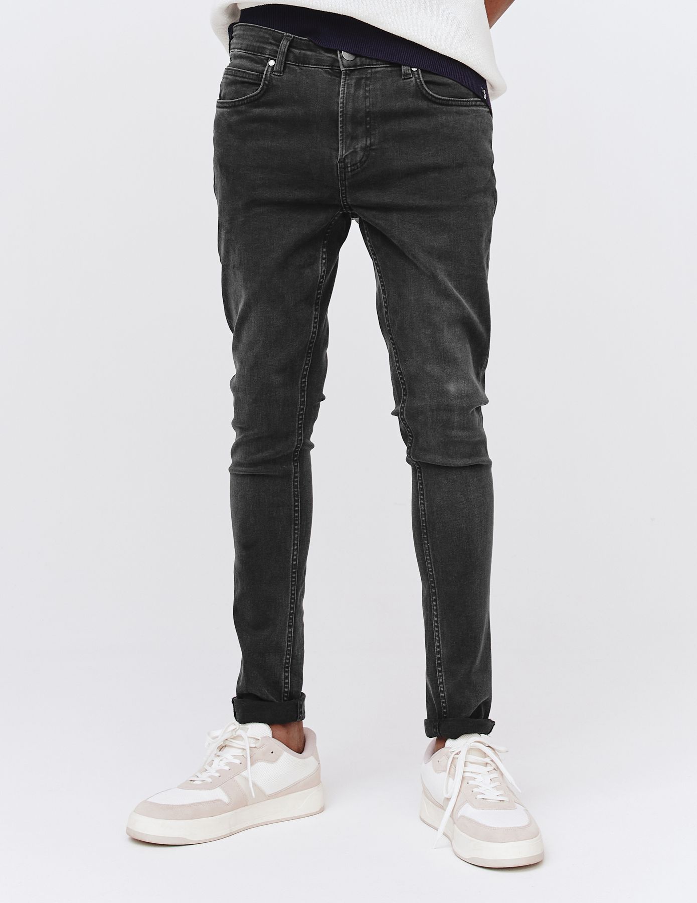 Jean skinny basique noir delavé