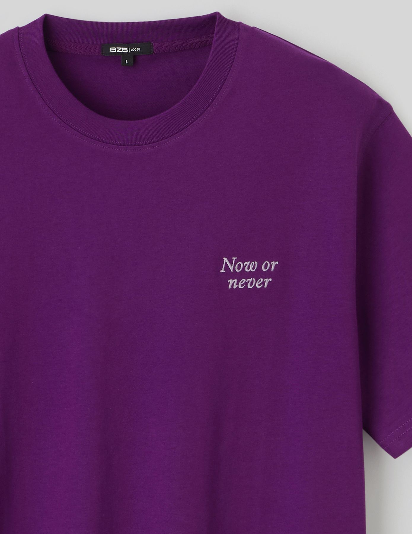 T-shirt broderie poitrine