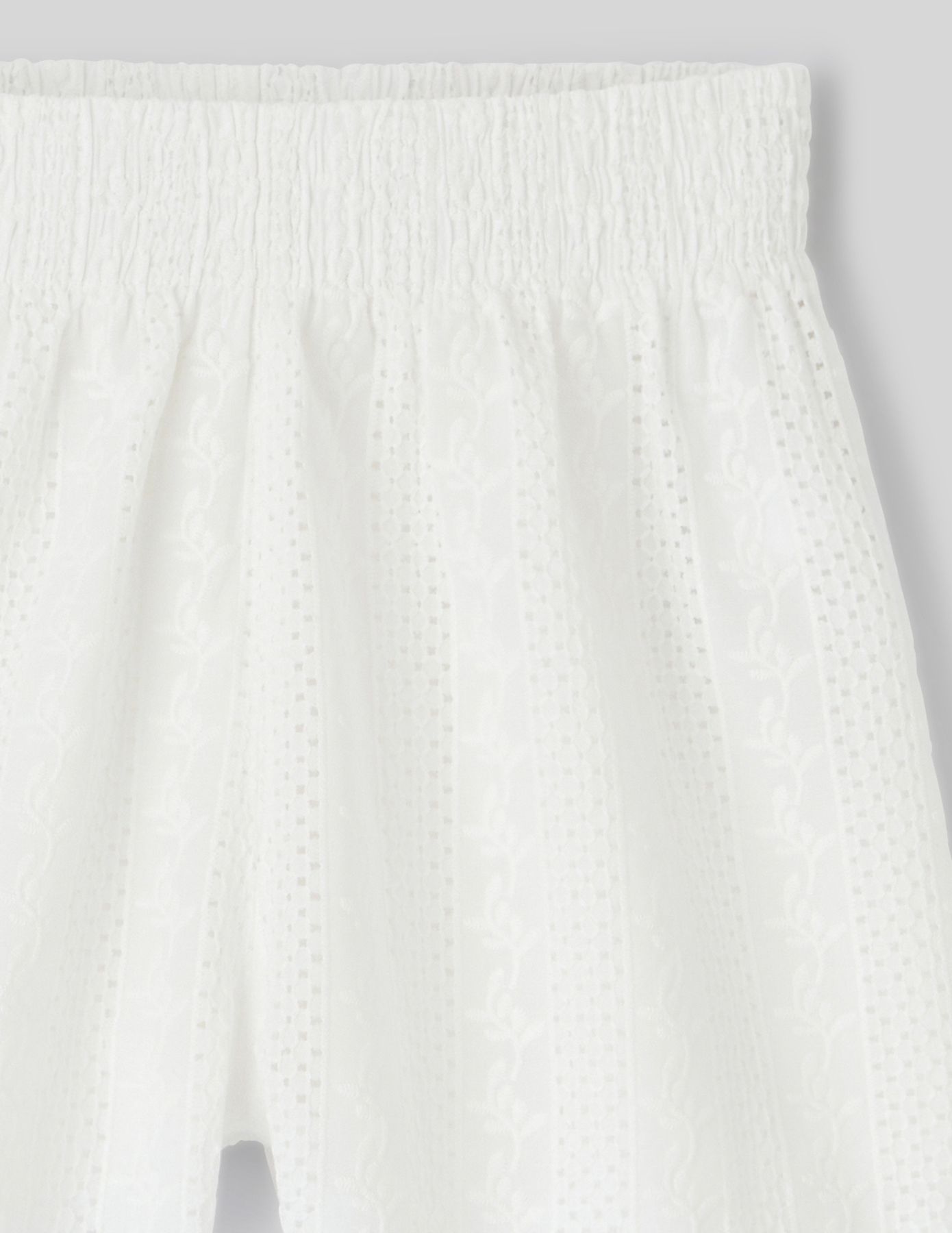 Short broderie anglaise