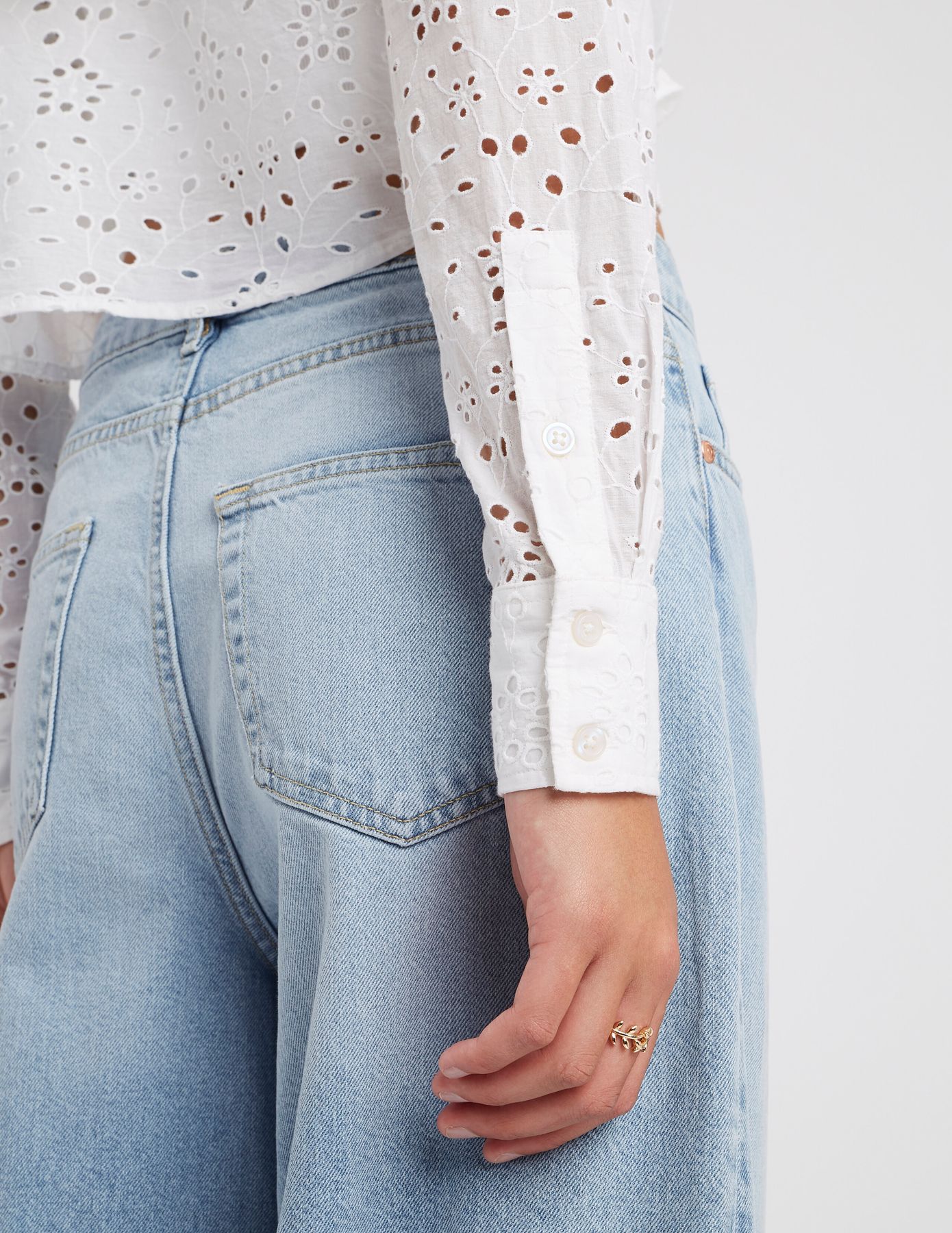 Chemise à nouer en broderie anglaise