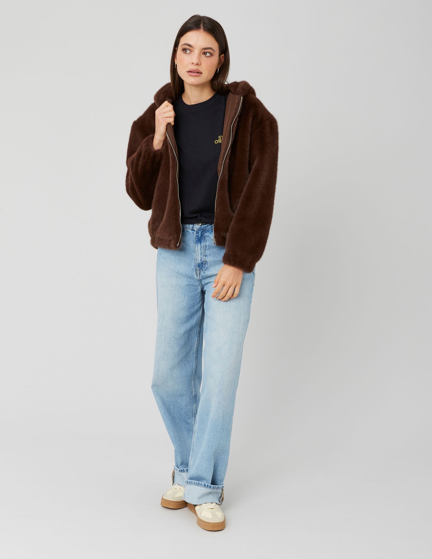 Blouson mati&egrave;re duveteuse col capuche