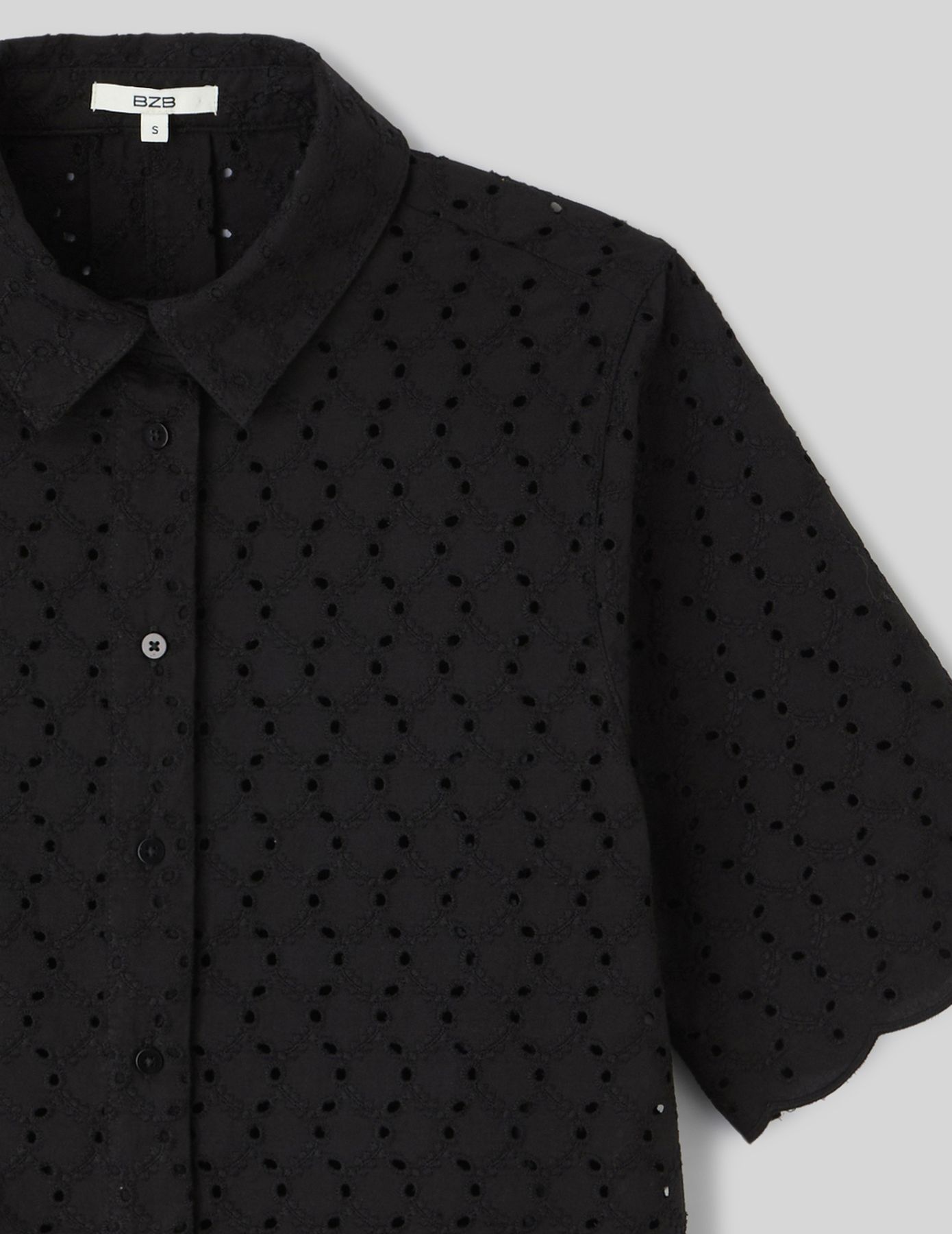 Chemisette en broderie anglaise