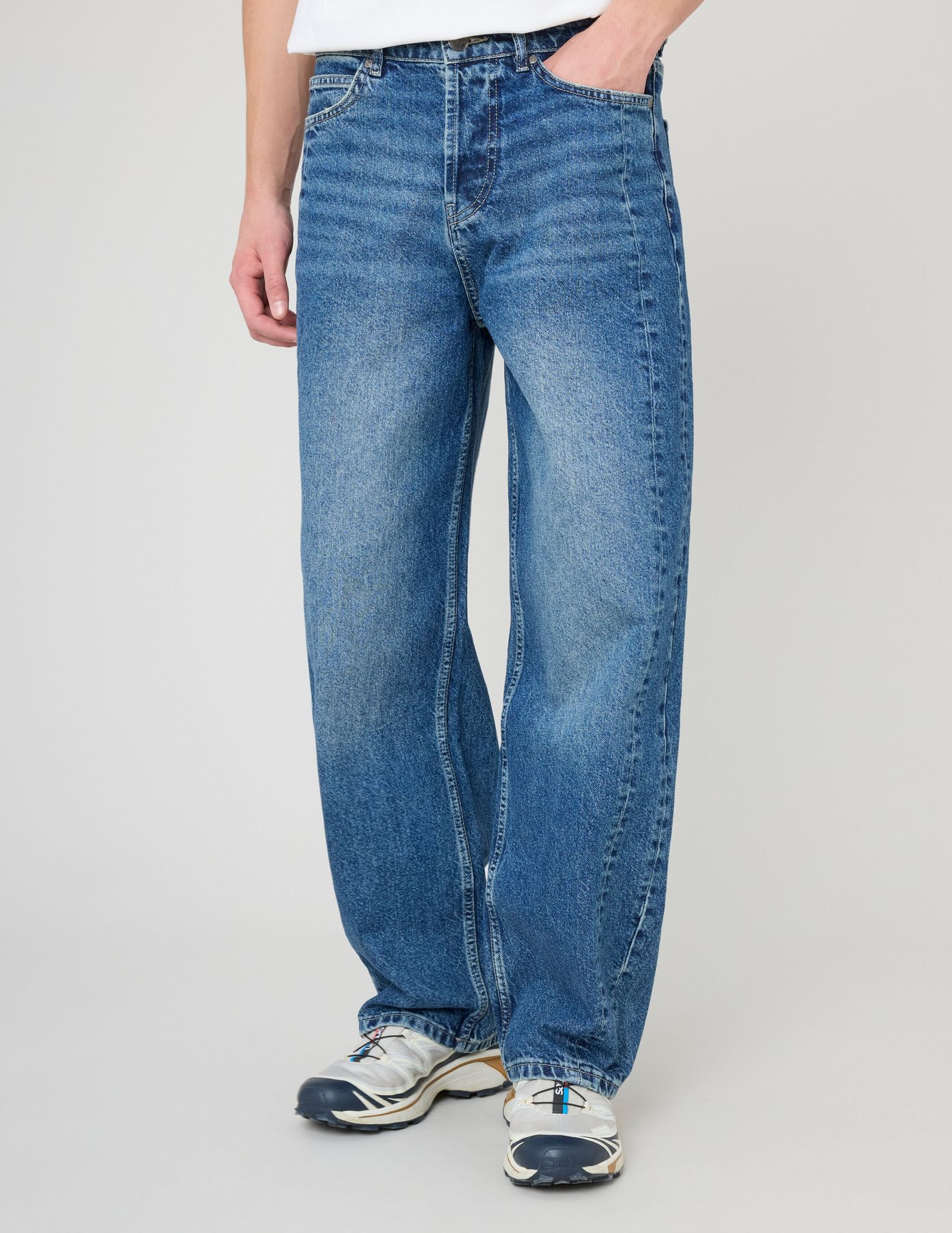 Jean barrel stone &agrave; d&eacute;coupes