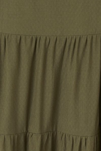 Robe longue &agrave; d&eacute;coupes dans le dos