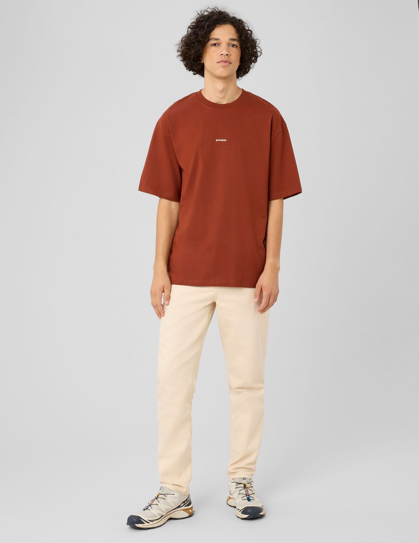 T-shirt broderie poitrine