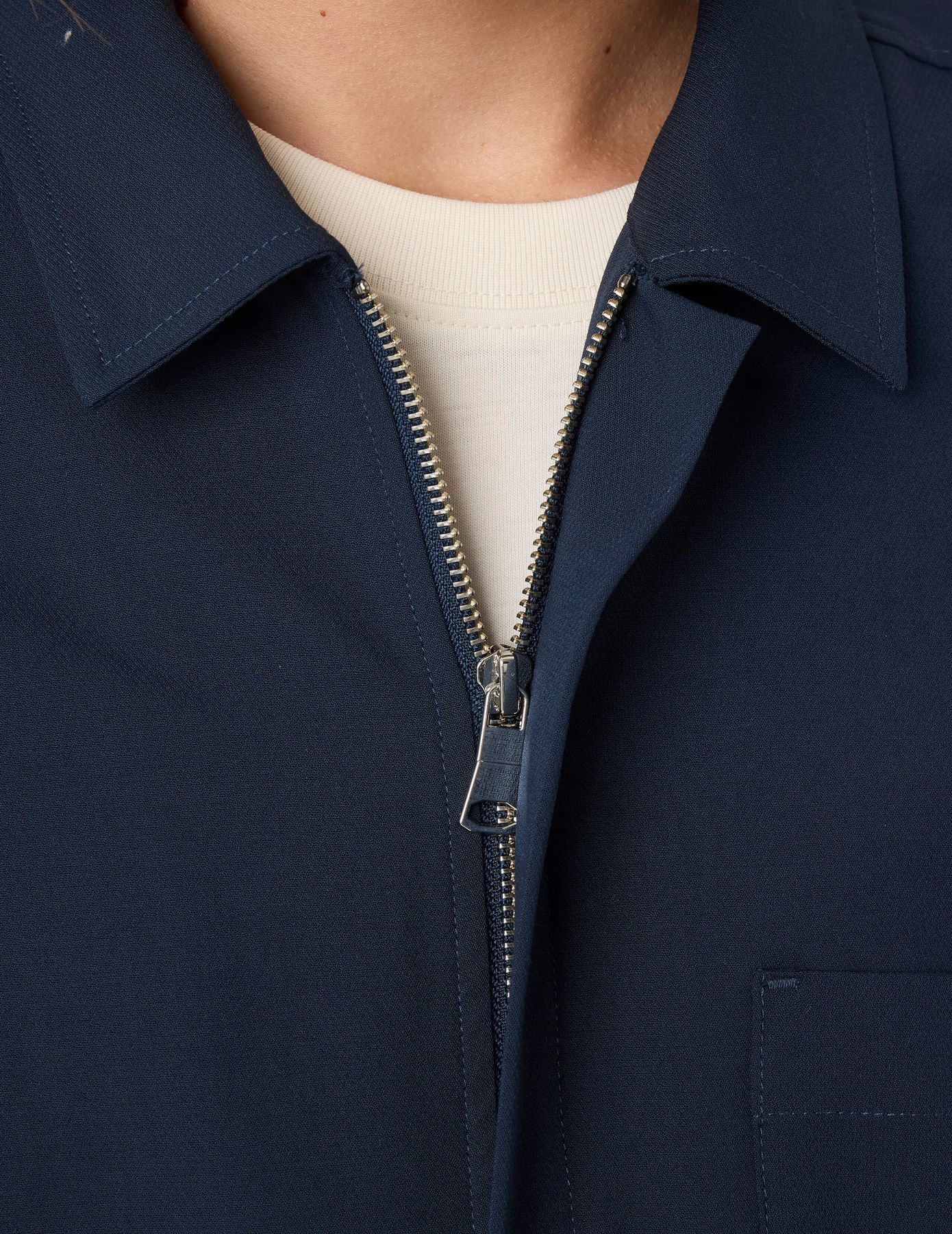 Chemise zipp&eacute;e manches courtes