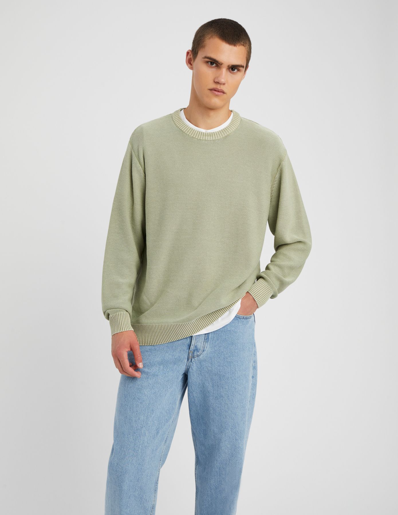 Pull col rond teint en pi&egrave;ce